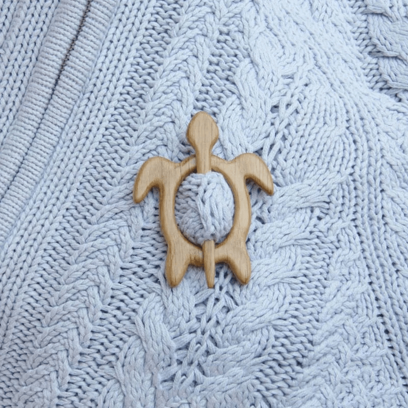 Broche en bois en forme d'animal
