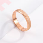 Bague élégante pour femme à la surface rayonnante