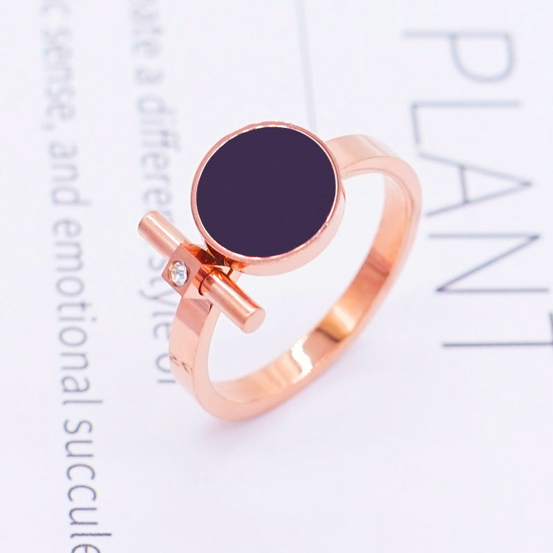Bague pour femme design minimaliste avec élément noir