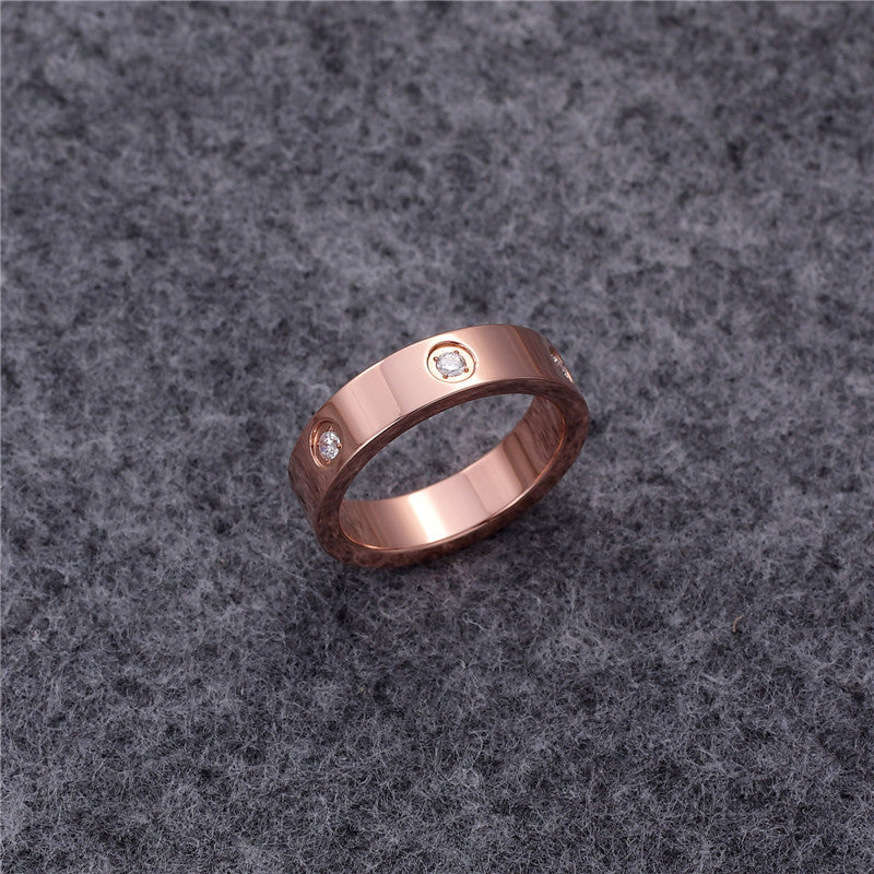 Bague moderne pour femme avec zircons étincelants