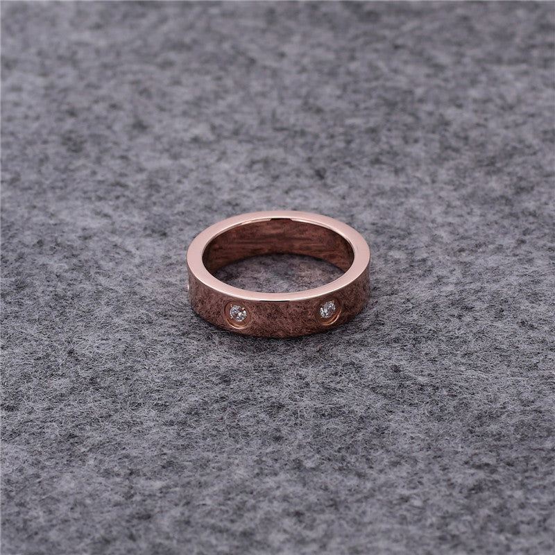 Bague moderne pour femme avec zircons étincelants