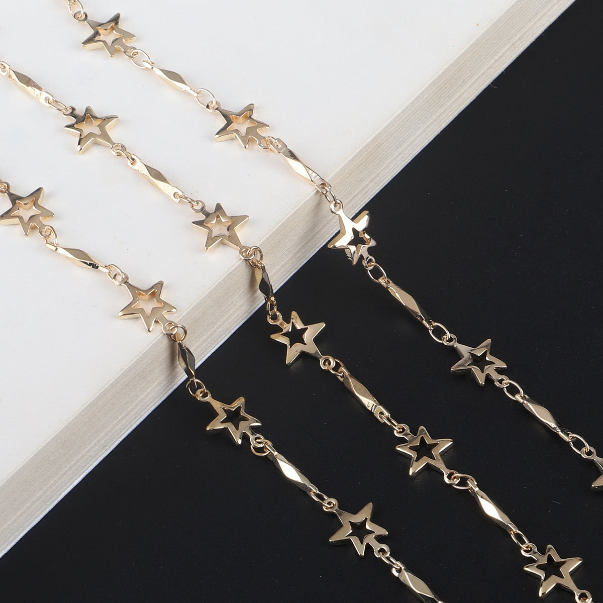 Chaîne de lunettes décorée d'étoiles