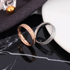 Bague pour femme à la texture fine et au design élégant