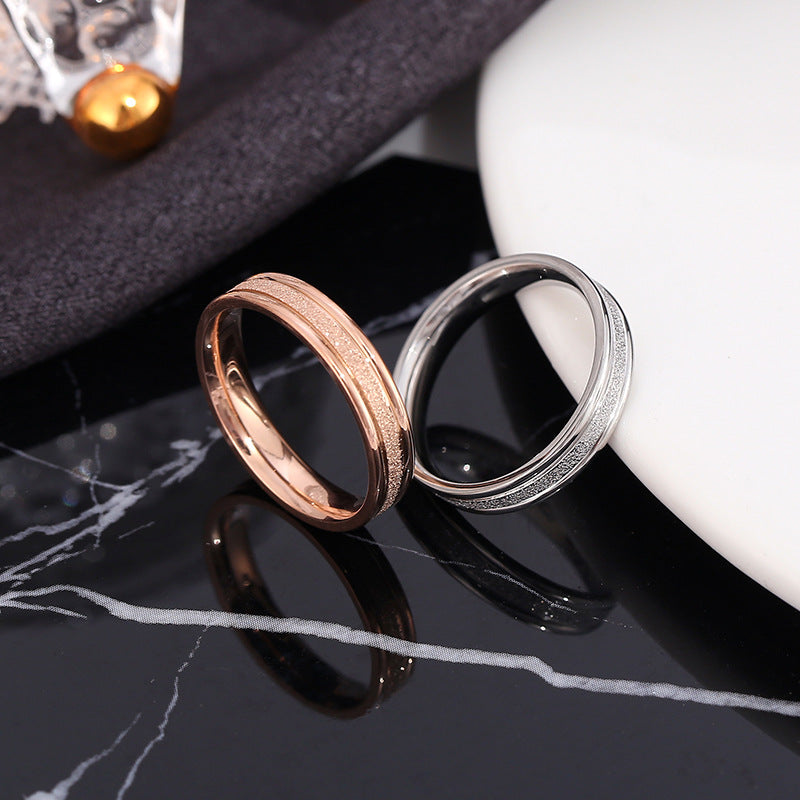 Bague pour femme à la texture fine et au design élégant