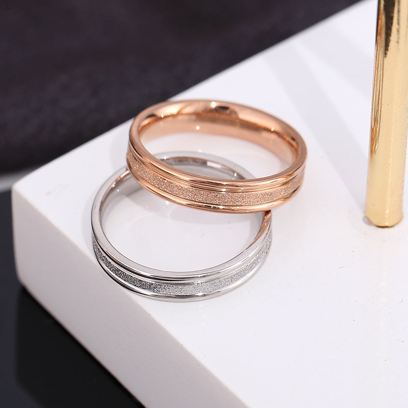 Bague pour femme à la texture fine et au design élégant