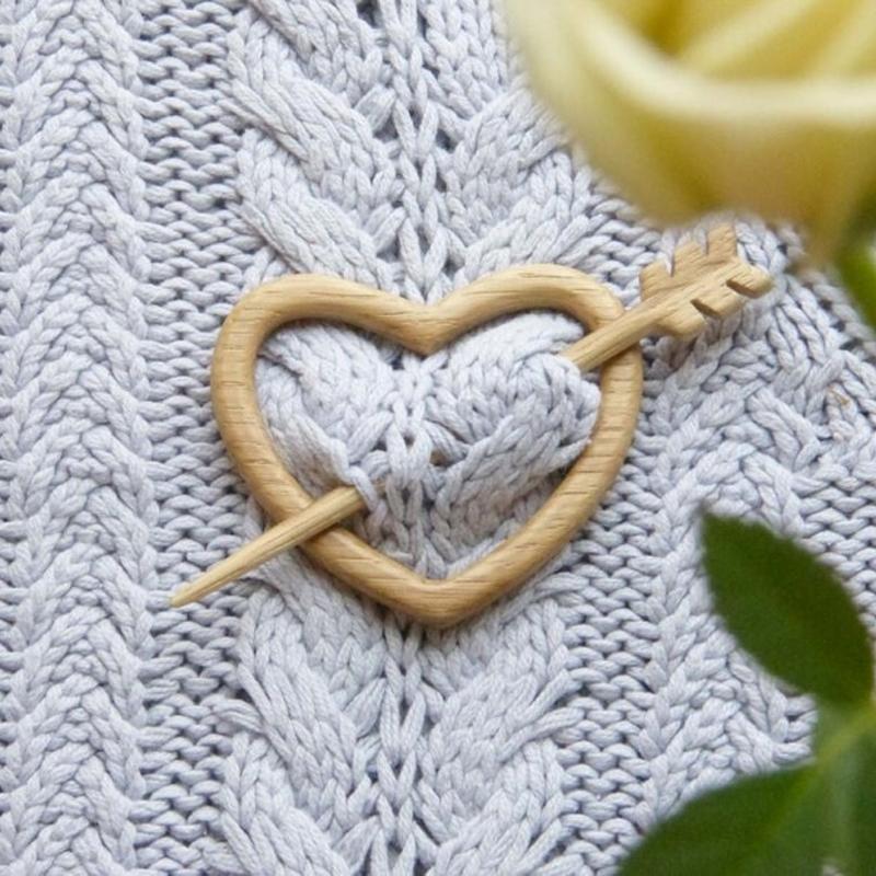 Broche en bois en forme d'animal