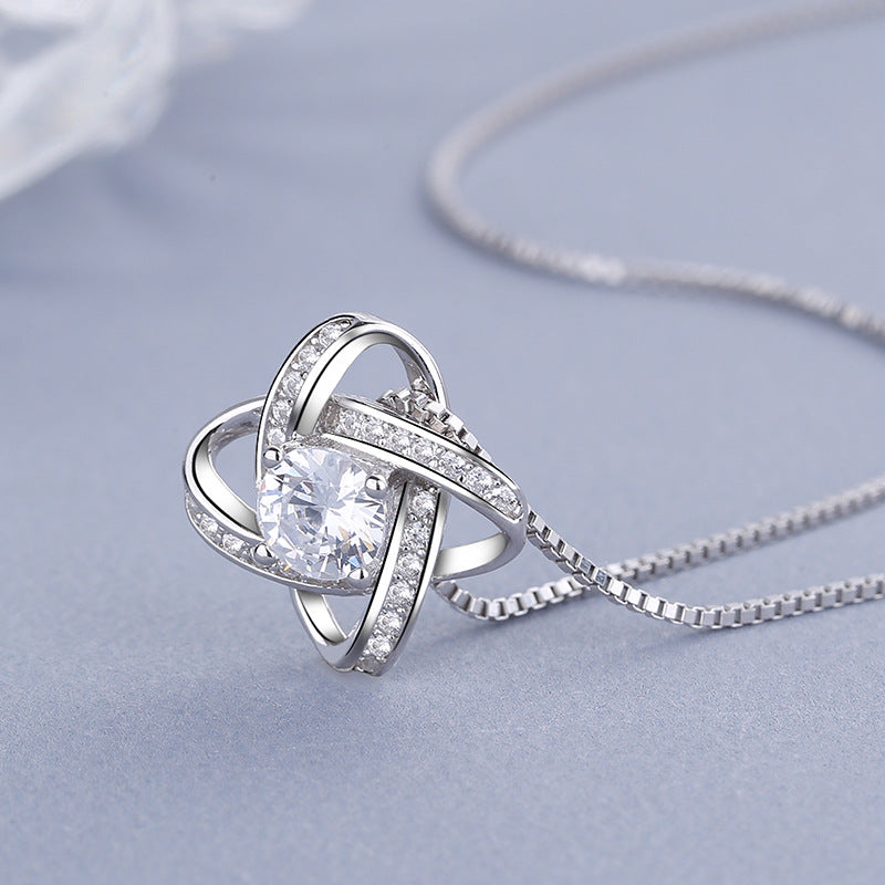 Collier pour femme avec pendentif nœud élégant et zircon étincelant