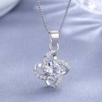 Collier pour femme avec pendentif cristal étincelant