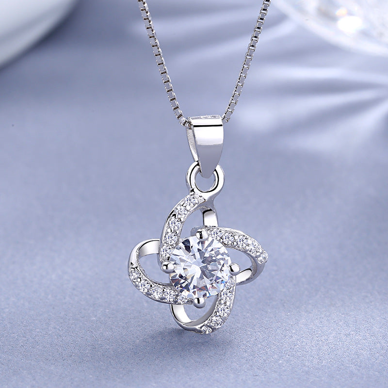 Collier pour femme avec pendentif cristal étincelant