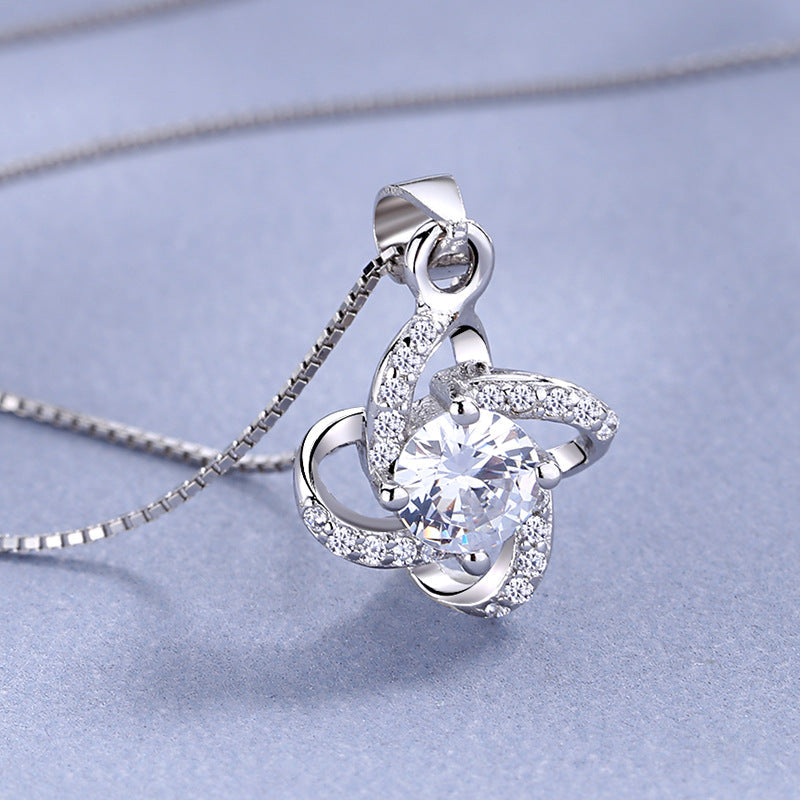 Collier pour femme avec pendentif cristal étincelant