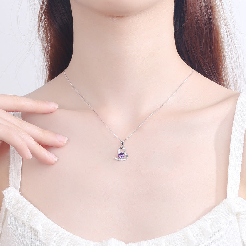 Collier pour femme avec pendentif cœur et pierre précieuse