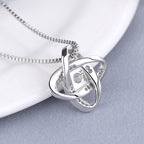 Collier pour femme avec pendentif nœud élégant et zircon étincelant