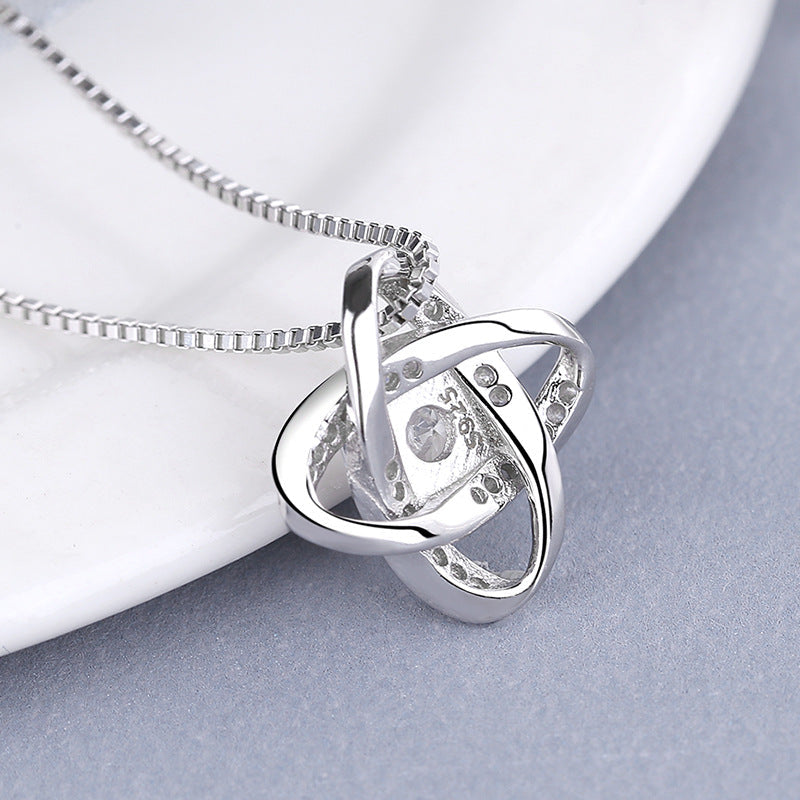 Collier pour femme avec pendentif nœud élégant et zircon étincelant