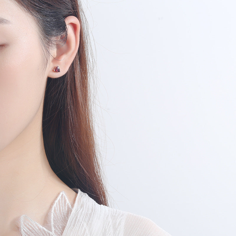 Boucles d'oreilles puces pour femmes avec zircon en forme de cœur