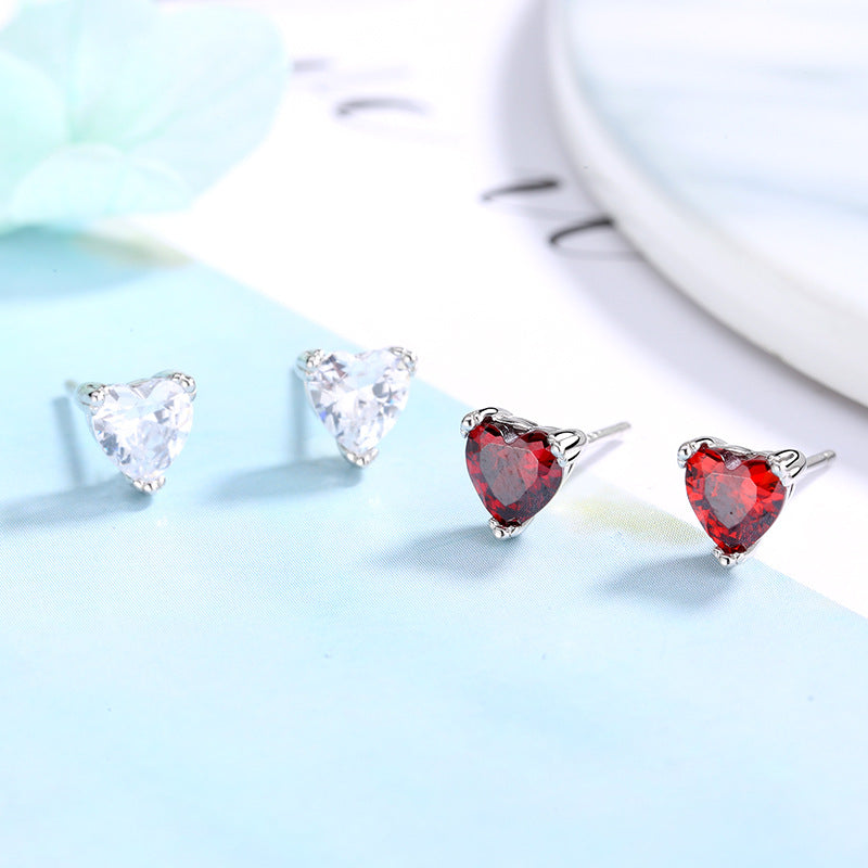 Boucles d'oreilles puces pour femmes avec zircon en forme de cœur
