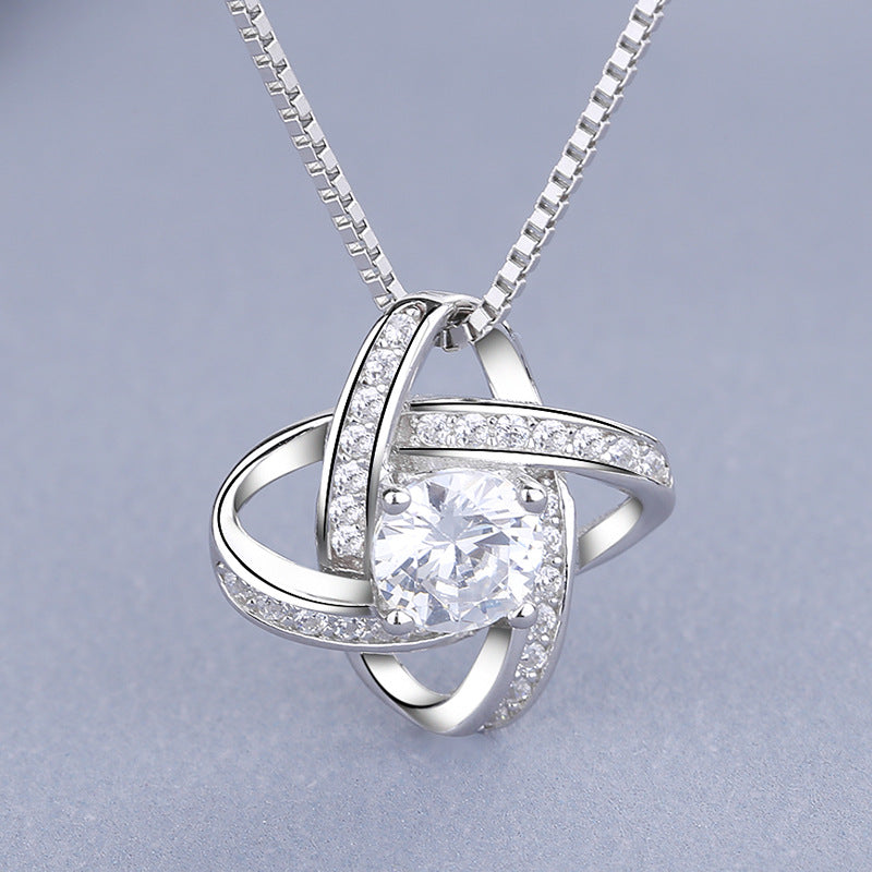 Collier pour femme avec pendentif nœud élégant et zircon étincelant