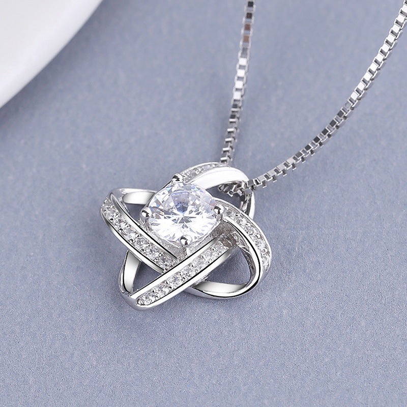 Collier pour femme avec pendentif nœud élégant et zircon étincelant
