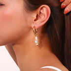 Boucles d'oreilles créoles asymétriques en perles et diamants plaqué or 18k