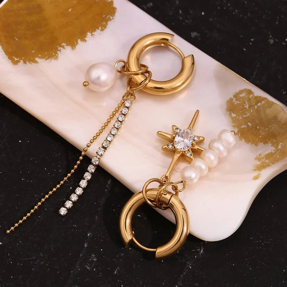 Boucles d'oreilles créoles asymétriques en perles et diamants plaqué or 18k