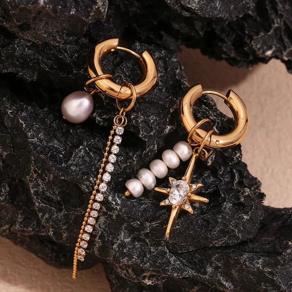 Boucles d'oreilles créoles asymétriques en perles et diamants plaqué or 18k