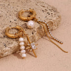 Boucles d'oreilles créoles asymétriques en perles et diamants plaqué or 18k