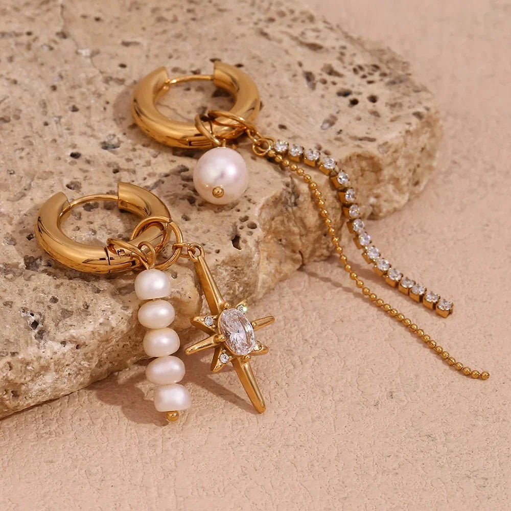 Boucles d'oreilles créoles asymétriques en perles et diamants plaqué or 18k
