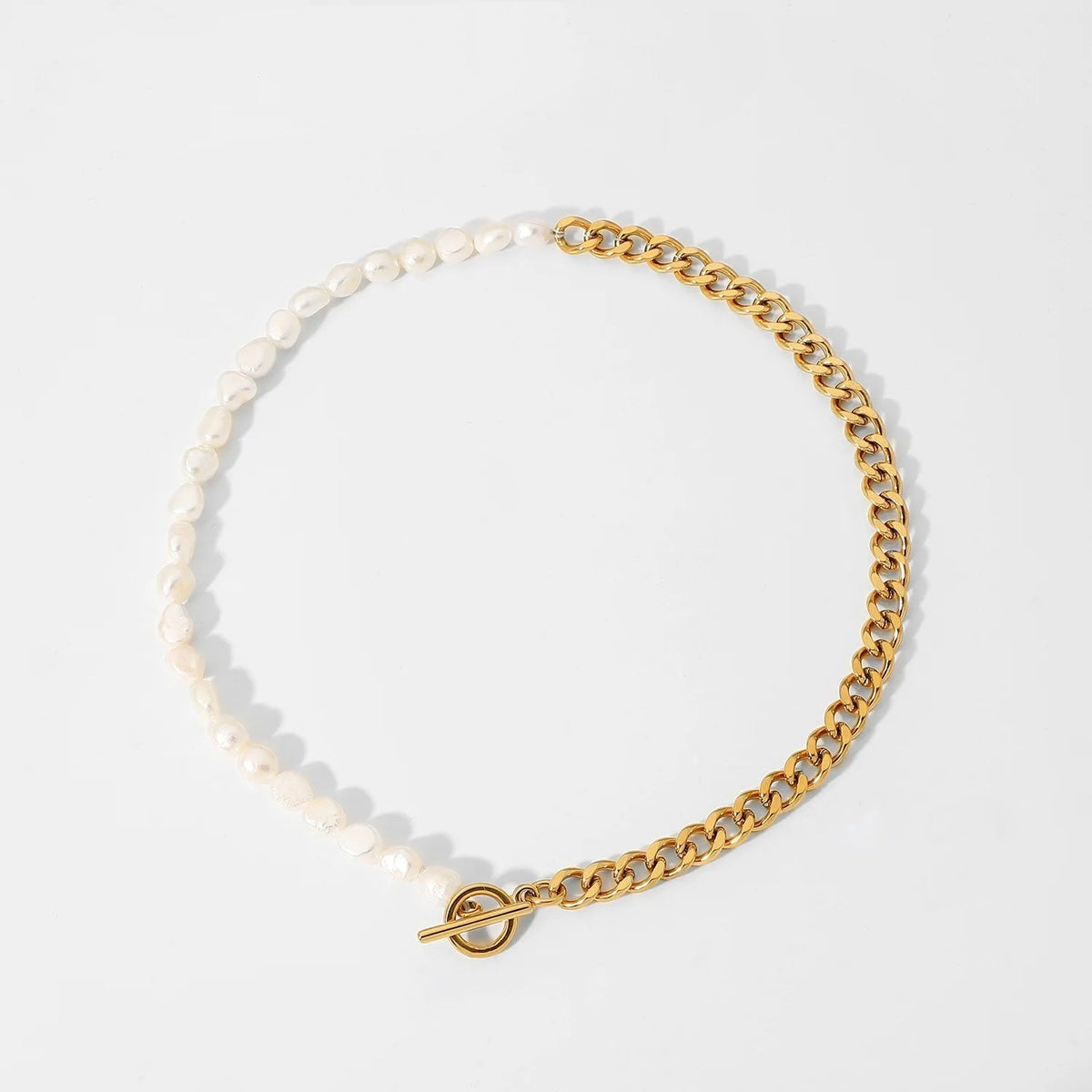 Collier ras-du-cou perles et chaîne cubaine en or 18k