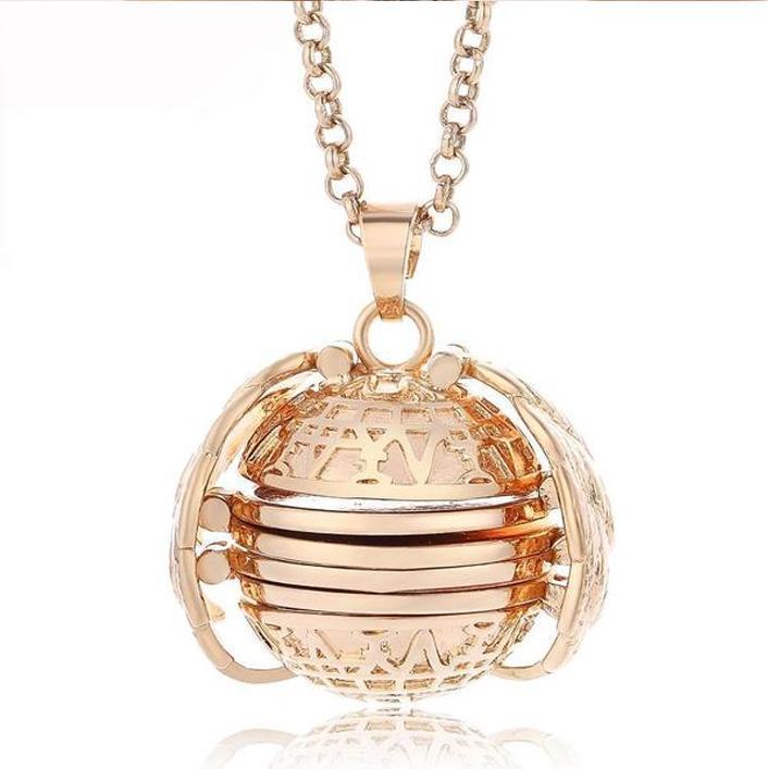 Collier médaillon ailes d'ange