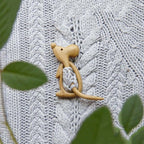 Broche en bois en forme d'animal