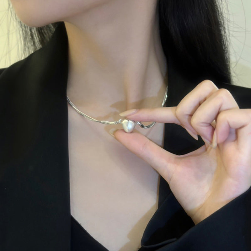 Collier avec pendentif cœur magnétique