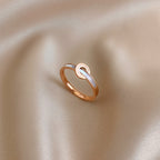 Bague moderne pour femme au design entrelacé élégant