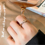 Bague moderne pour femme au design entrelacé élégant