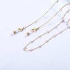Collier avec perles et pendentifs transparents
