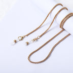 Collier avec perles et pendentifs transparents