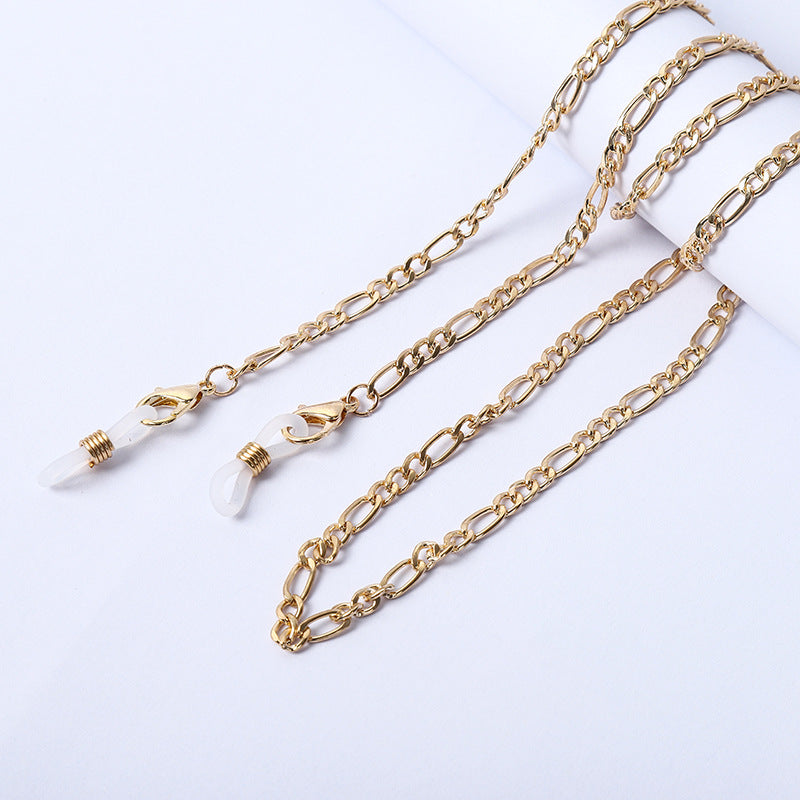 Collier avec perles et pendentifs transparents