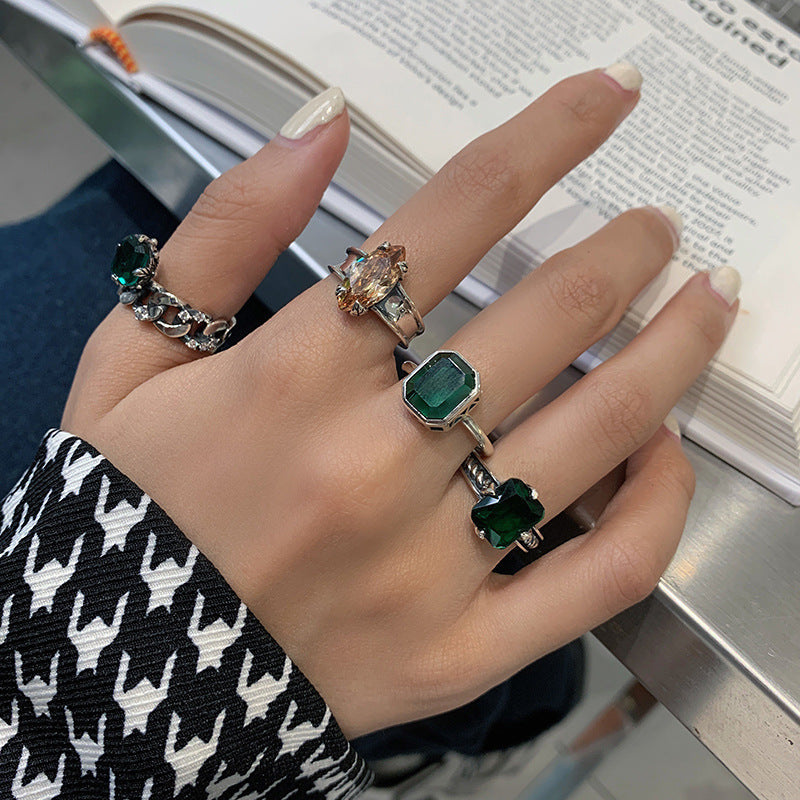Bague pour femme avec design de chaîne et pierre fine