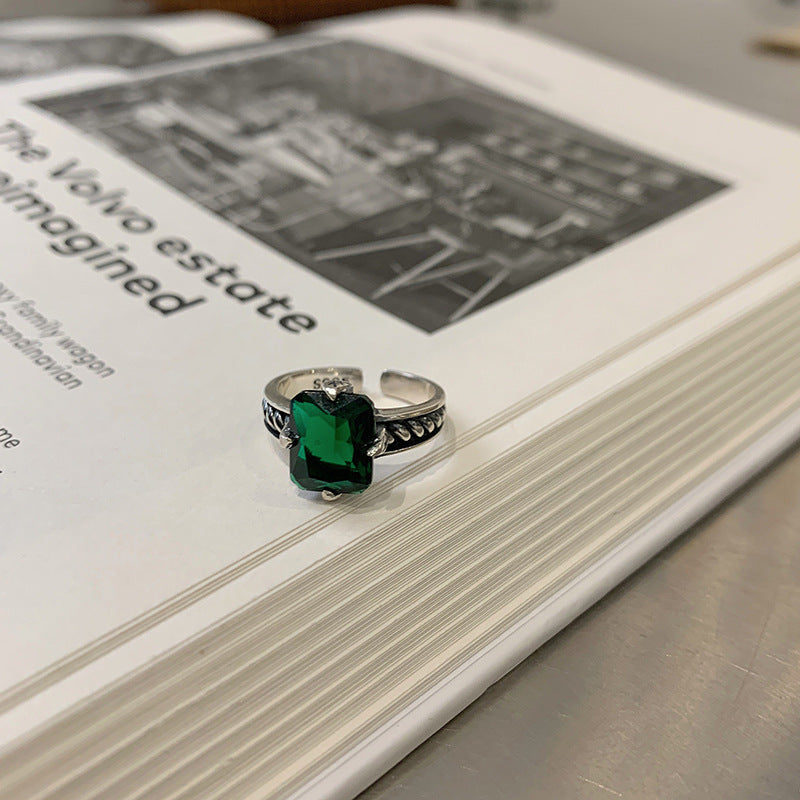 Bague pour femme avec design de chaîne et pierre fine