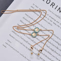 Collier à chaînes superposées et pendentifs