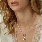 Collier initiale avec perles et chaîne trombone