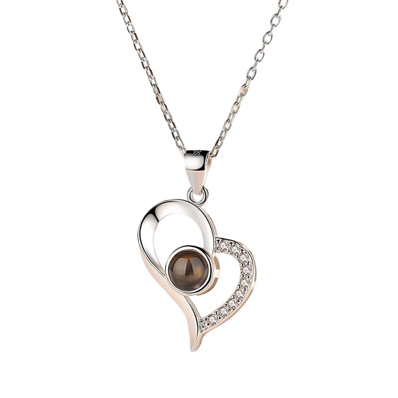 Collier avec pendentif "Je t'aime" en 100 langues et coffret de roses