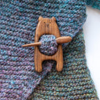Broche en bois en forme d'animal