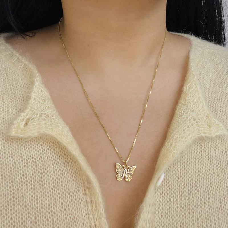 Collier lettre A et papillon