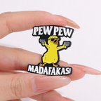 Broche lettre et canard cartoon