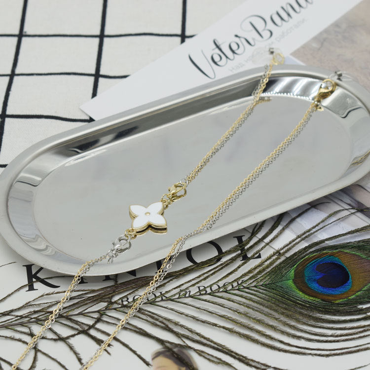 Collier à double rangée avec pendentif floral