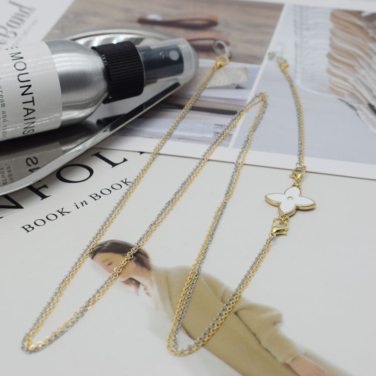 Collier à double rangée avec pendentif floral