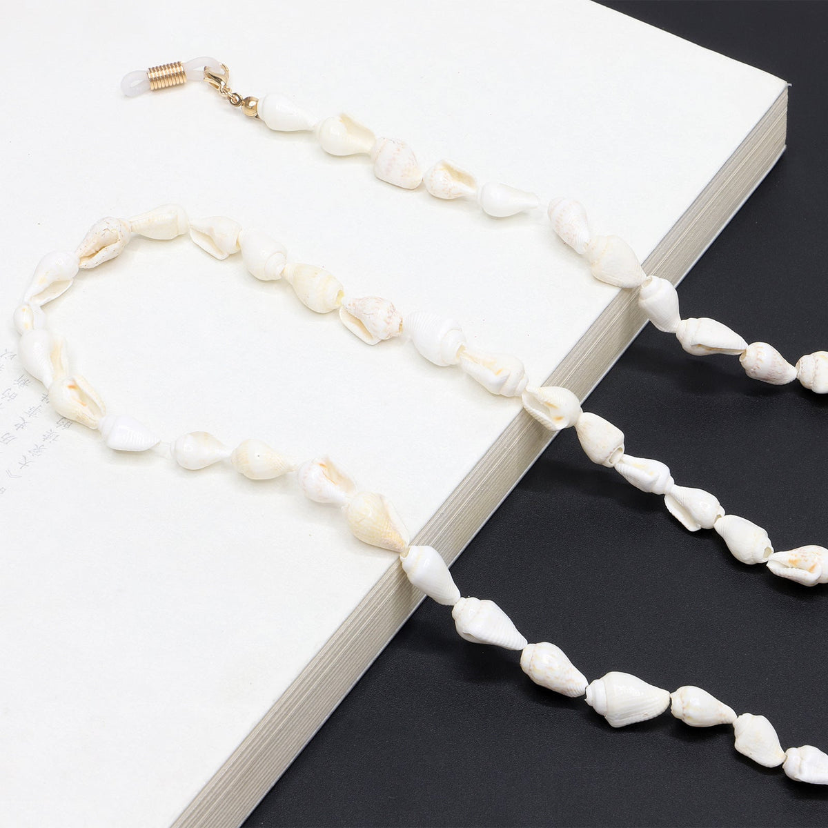 Chaîne de lunettes inspirée des coquillages