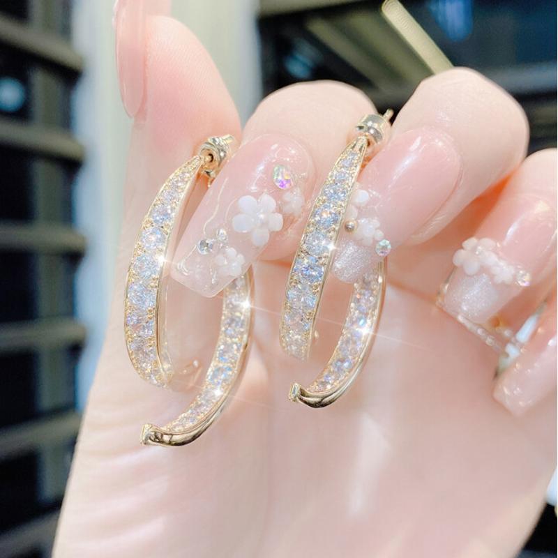 Boucles d'oreilles croisées tendance