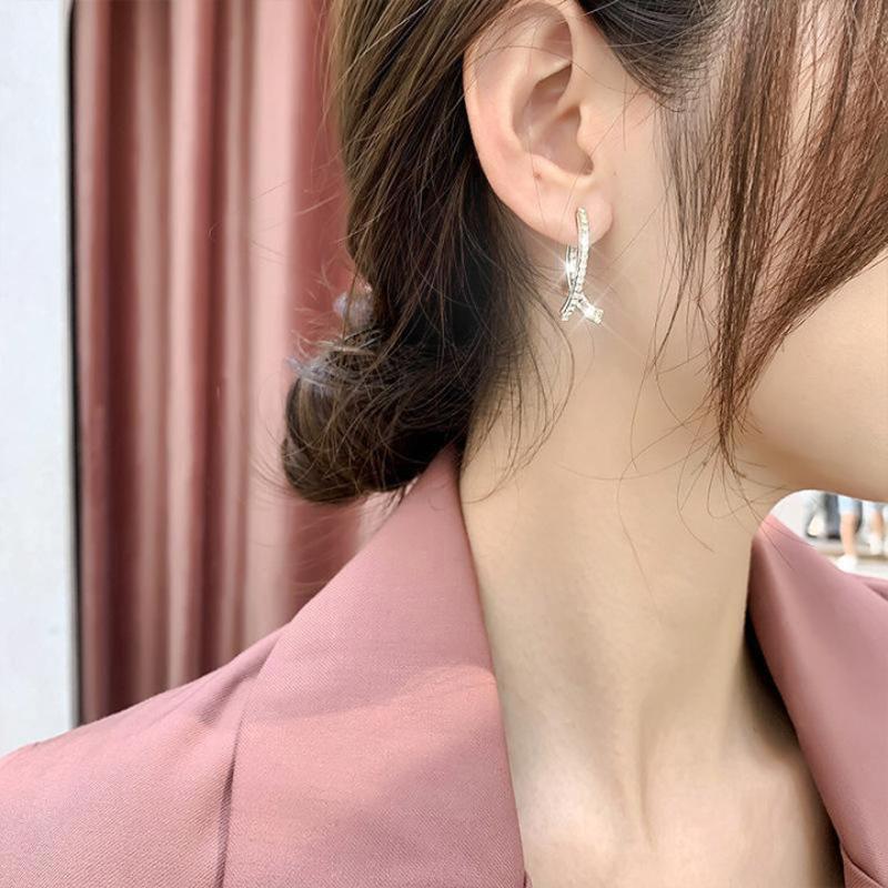 Boucles d'oreilles croisées tendance