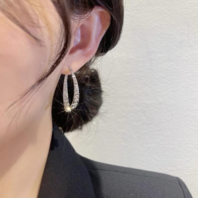 Boucles d'oreilles croisées tendance
