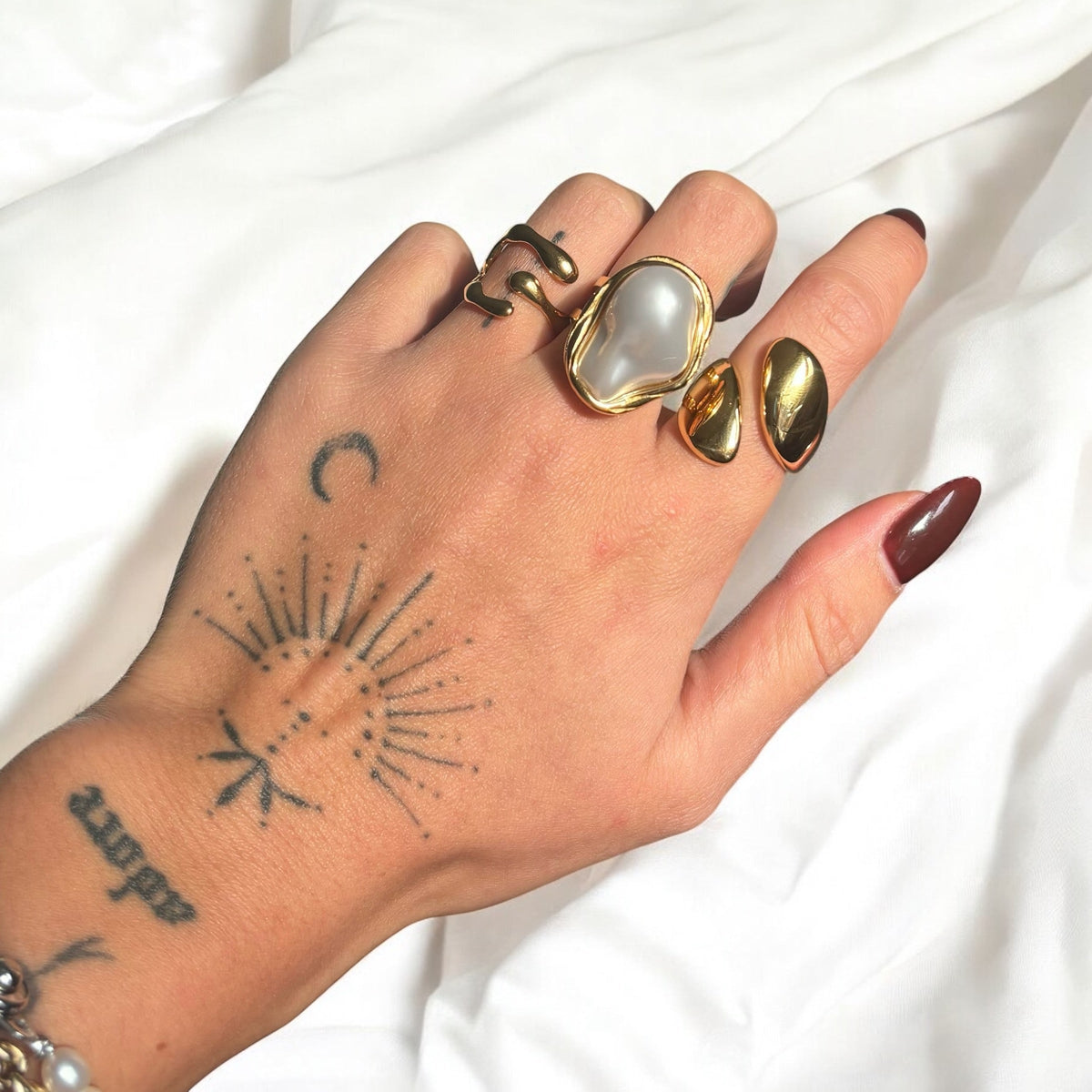 Bague ouverte au design organique
